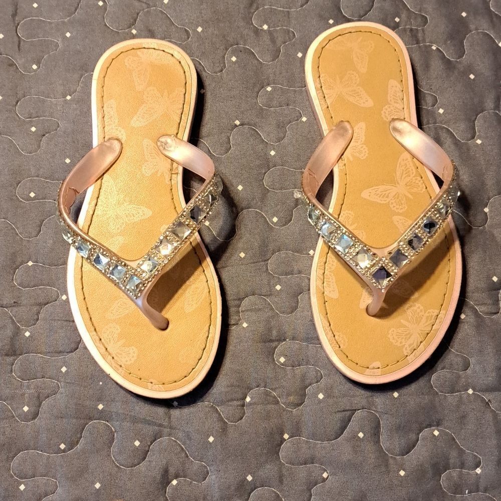 Bling flip flops size medium 13/1